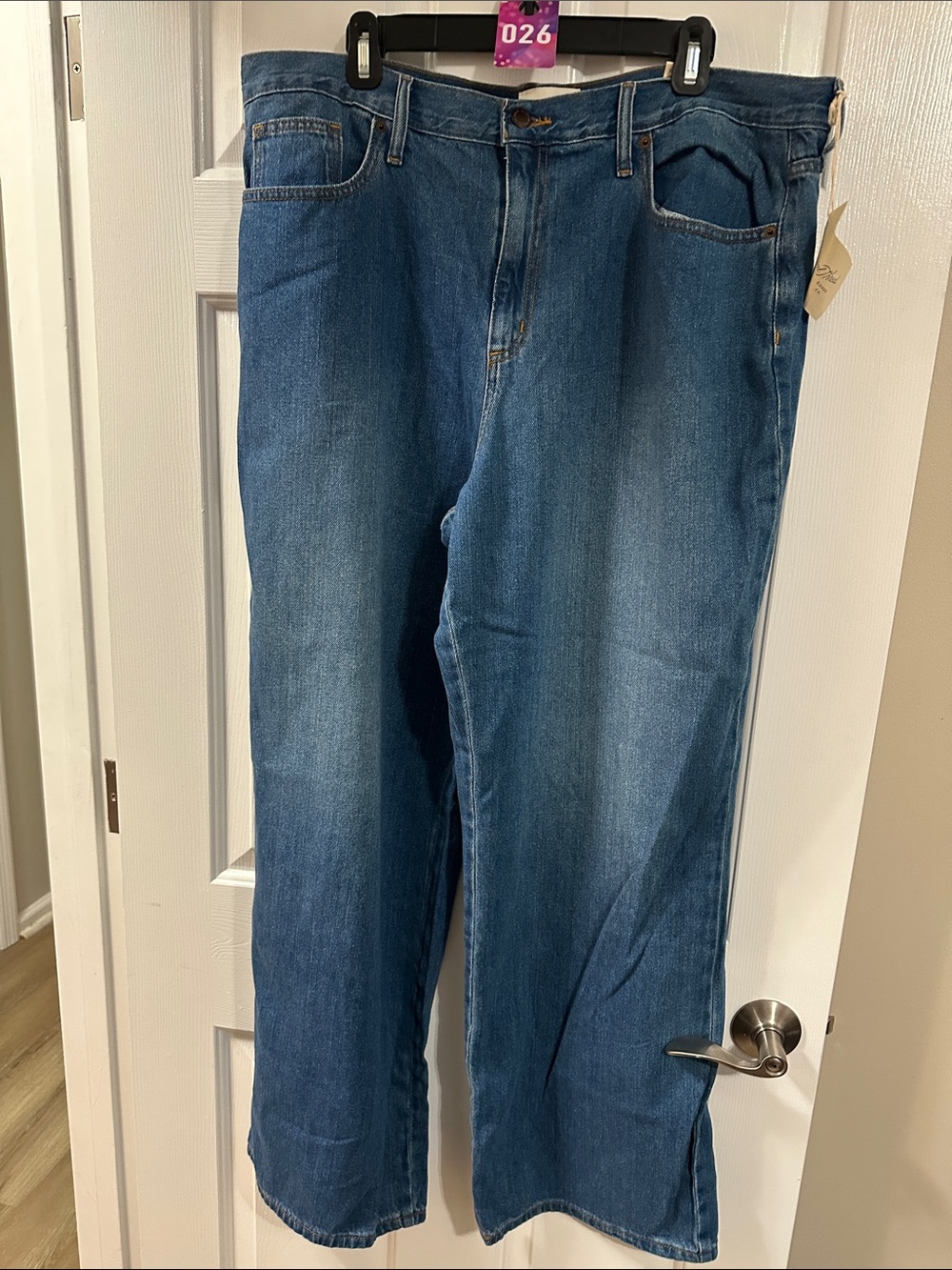 Universal Thread Women's Straight Jeans in Medium Blue